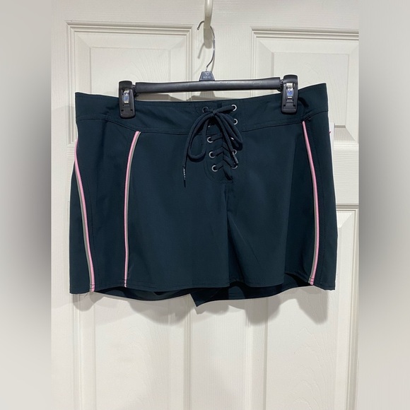 Roxy Women's Large Pro The 93 Win Boardshorts Swim Trunks Bottoms Black NWT - Picture 1 of 14